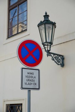Hrzansky palac Prag, Hradany, Hradany Meydanı ve Prag 1 ilçe meydanında Loretan arasında yer alan bir Sarayı kompleksi var. Saray girişinde Loretanska Sokağı'nın Güney tarafında yer alır