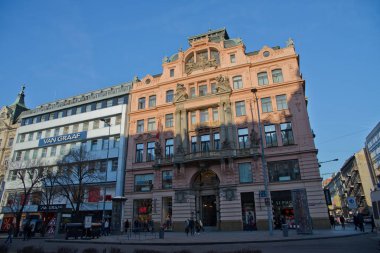 Neo-Barok Forum bina Wenceslas Meydanı üzerinde en büyük tarihi binalardan biridir ve sermaye taşınmaz kültürel anıtlar listesinde listelenir. Bu prestijli bina 1896 yılında inşa edilmiştir. Binanın baskın özelliği 