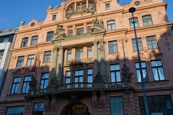 Neo-Barok Forum bina Wenceslas Meydanı üzerinde en büyük tarihi binalardan biridir ve sermaye taşınmaz kültürel anıtlar listesinde listelenir. Bu prestijli bina 1896 yılında inşa edilmiştir. Binanın baskın özelliği 