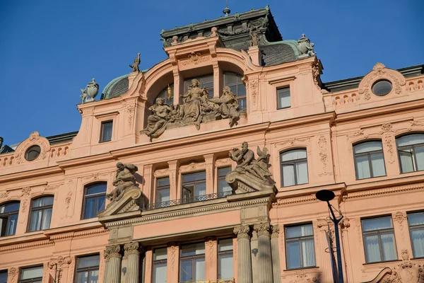 バロック フォーラム ビルディングはヴァーツラフ広場の最大の歴史的建造物の一つで 首都で不動の文化的な記念碑のリストに記載されています この有名な建物は 1896 年に建てられました 建物の支配的な特徴 — ストック写真