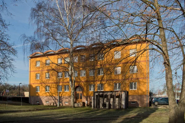 Das Erste Plattenhaus Wurde 1953 Der Tschechoslowakei Der Alten Gaststätte — Stockfoto