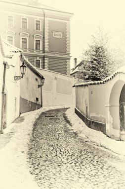 Prag 'ın Prag 'ın Hradcany bölgesinde yer alan yeni dünya, Prag 'ın kuzeybatısında, Prague Kalesi 'nin eski şehir surlarının yakınında, aynı caddenin yakınlarındaki Prag 'ın Kuzey köşesidir. Bu bir çok pitoresk köşe sargı sokakları ve küçük Konut Evleri bulunan bir