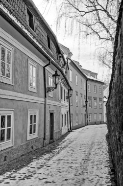 Prag 'ın Prag 'ın Hradcany bölgesinde yer alan yeni dünya, Prag 'ın kuzeybatısında, Prague Kalesi 'nin eski şehir surlarının yakınında, aynı caddenin yakınlarındaki Prag 'ın Kuzey köşesidir. Bu bir çok pitoresk köşe sargı sokakları ve küçük Konut Evleri bulunan bir