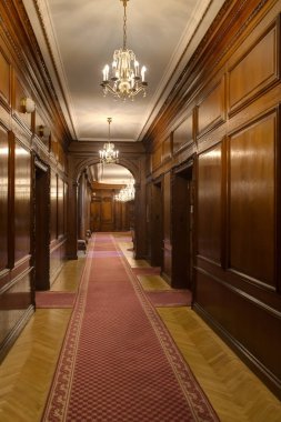 Petschek Palace, Prag 'da neoklasik bir binada yer almaktadır. 1923 ve 1929 yılları arasında Mimar Max Spielmann tarafından tüccar banker Julius Petschek 'den bir istek üzerine inşa edilmiş ve aslen 
