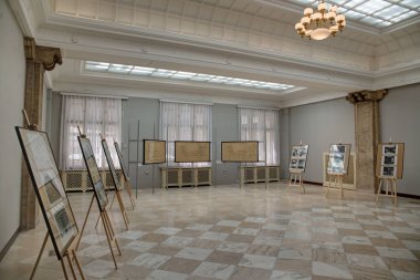 Petschek Palace, Prag 'da neoklasik bir binada yer almaktadır. 1923 ve 1929 yılları arasında Mimar Max Spielmann tarafından tüccar banker Julius Petschek 'den bir istek üzerine inşa edilmiş ve aslen 