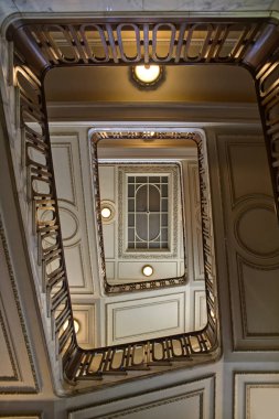 Petschek Palace, Prag 'da neoklasik bir binada yer almaktadır. 1923 ve 1929 yılları arasında Mimar Max Spielmann tarafından tüccar banker Julius Petschek 'den bir istek üzerine inşa edilmiş ve aslen 