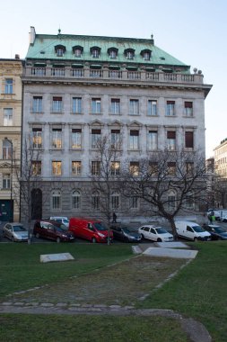 Petschek Palace, Prag 'da neoklasik bir binada yer almaktadır. 1923 ve 1929 yılları arasında Mimar Max Spielmann tarafından tüccar banker Julius Petschek 'den bir istek üzerine inşa edilmiş ve aslen 