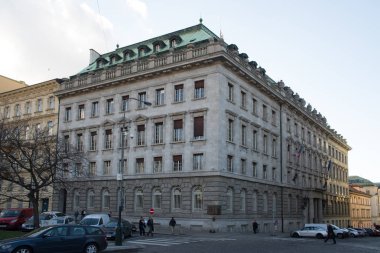 Petschek Palace, Prag 'da neoklasik bir binada yer almaktadır. 1923 ve 1929 yılları arasında Mimar Max Spielmann tarafından tüccar banker Julius Petschek 'den bir istek üzerine inşa edilmiş ve aslen 