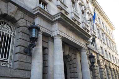 Petschek Palace, Prag 'da neoklasik bir binada yer almaktadır. 1923 ve 1929 yılları arasında Mimar Max Spielmann tarafından tüccar banker Julius Petschek 'den bir istek üzerine inşa edilmiş ve aslen 