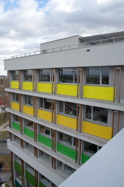 Yeni Mcev II, Prag 6 Suchdol 'da çek Yaşam Bilimleri Üniversitesi 'nin geniş tesislerinde yer almaktadır. Üç departman için olanaklar da dahil olmak üzere yeni öğretim, teknik ve sosyal tesisler sağlayacaktır.