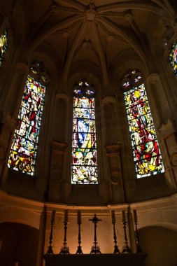 Chateau de Chenonceau, Fransa'daki Loire Vadisi'nin Indre-et-Loire bölgesinde bulunan küçük Chenonceaux köyü yakınlarındaki Cher Nehri'ni kapsayan bir Fransız şatosudur..