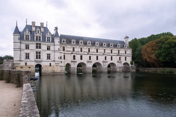 Chateau Chenonceau Castello Francese Che Attraversa Fiume Cher Vicino Piccolo — Foto Stock