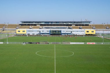 Great Strahov Stadyumu, Çek Cumhuriyeti'nin Prag şehrinin Strahov bölgesinde yer alan bir stadyum. Bu büyük bir ölçekte senkronize jimnastik görüntüler için inşa edilmiştir, bir alan üç kat daha uzun ve üç kez standart Associ daha geniş