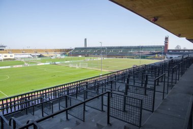Great Strahov Stadyumu, Çek Cumhuriyeti'nin Prag şehrinin Strahov bölgesinde yer alan bir stadyum. Bu büyük bir ölçekte senkronize jimnastik görüntüler için inşa edilmiştir, bir alan üç kat daha uzun ve üç kez standart Associ daha geniş