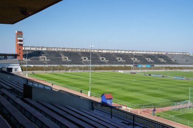 Great Strahov Stadyumu, Çek Cumhuriyeti'nin Prag şehrinin Strahov bölgesinde yer alan bir stadyum. Bu büyük bir ölçekte senkronize jimnastik görüntüler için inşa edilmiştir, bir alan üç kat daha uzun ve üç kez standart Associ daha geniş