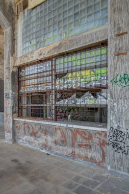 Great Strahov Stadyumu, Çek Cumhuriyeti'nin Prag şehrinin Strahov bölgesinde yer alan bir stadyum. Bu büyük bir ölçekte senkronize jimnastik görüntüler için inşa edilmiştir, bir alan üç kat daha uzun ve üç kez standart Associ daha geniş