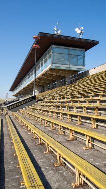 Great Strahov Stadyumu, Çek Cumhuriyeti'nin Prag şehrinin Strahov bölgesinde yer alan bir stadyum. Bu büyük bir ölçekte senkronize jimnastik görüntüler için inşa edilmiştir, bir alan üç kat daha uzun ve üç kez standart Associ daha geniş