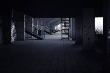 Great Strahov Stadyumu, Çek Cumhuriyeti'nin Prag şehrinin Strahov bölgesinde yer alan bir stadyum. Bu büyük bir ölçekte senkronize jimnastik görüntüler için inşa edilmiştir, bir alan üç kat daha uzun ve üç kez standart Associ daha geniş