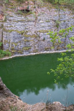 Amerika, Bohemian Karst'taki yeraltı tünelleri ile birbirine bağlanan kireçtaşı ocaklarının adıdır. En ünlü Büyük Amerika, Küçük Amerika ve Meksika, diğer birkaç büyük ve küçük ocakları surro bulunmaktadır