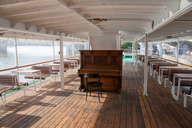 Vysehrad, Çek Cumhuriyeti'nin Prag kentinde ki Vltava Nehri üzerinde kalan son iki buharlı tekneden biridir ve Prag Vapur Şirketi'ne aittir. Vysehrad 1938 yılında 1930'larda yeni tekneler iken şirketin modernizasyonu sırasında inşa edilmiştir 