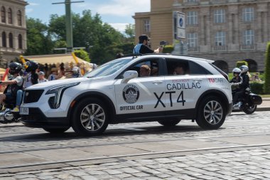 Kaç yaşında olduğunuz, ne milliyetiniz, inancınız, ne de motosikletinizin markası olduğunuz önemli değildir. Gelin ve iki tekerlekli özgürlüğün keyfini çıkarın ve Avrupa'nın en büyük motosiklet etkinliklerinden birinin atmosferini yaşayın. Tüm güzel fon