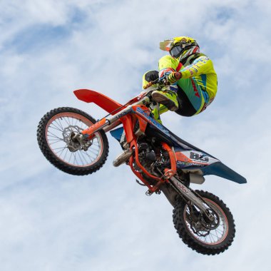 Kaç yaşında olduğunuz, ne milliyetiniz, inancınız, ne de motosikletinizin markası olduğunuz önemli değildir. Gelin ve iki tekerlekli özgürlüğün keyfini çıkarın ve Avrupa'nın en büyük motosiklet etkinliklerinden birinin atmosferini yaşayın. Tüm güzel fon