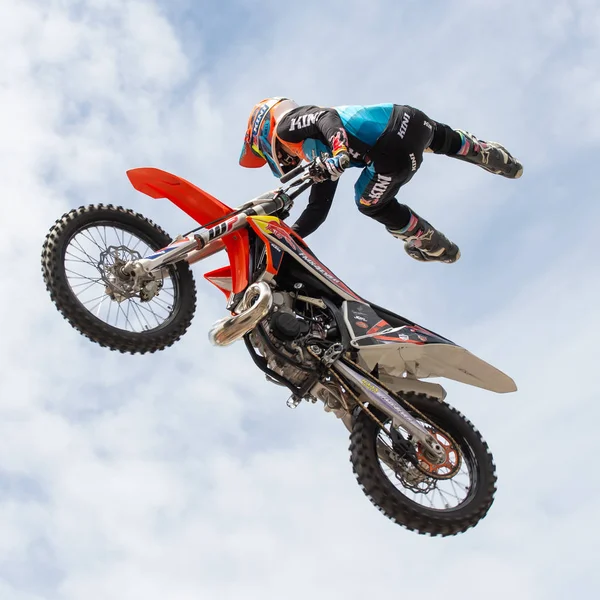 Kaç yaşında olduğunuz, ne milliyetiniz, inancınız, ne de motosikletinizin markası olduğunuz önemli değildir. Gelin ve iki tekerlekli özgürlüğün keyfini çıkarın ve Avrupa'nın en büyük motosiklet etkinliklerinden birinin atmosferini yaşayın. Tüm güzel fon