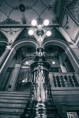 1885 yılında kurulan Prag Dekoratif Sanatlar Müzesi, mimar Josef Schulz'un tasarımlarından sonra 1897-1899 yılları arasında inşa edilmiş neo-Rönesans bir yapıda yer almaktadır. 1900 yılında birinci katta sergilerle açılmıştır. Müzenin zengin koleksiyonları