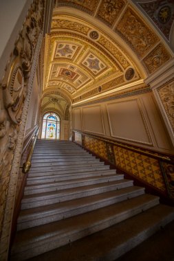 1885 yılında kurulan Prag Dekoratif Sanatlar Müzesi, mimar Josef Schulz'un tasarımlarından sonra 1897-1899 yılları arasında inşa edilmiş neo-Rönesans bir yapıda yer almaktadır. 1900 yılında birinci katta sergilerle açılmıştır. Müzenin zengin koleksiyonları