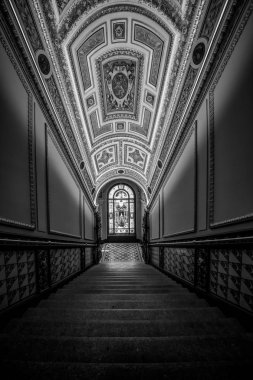 1885 yılında kurulan Prag Dekoratif Sanatlar Müzesi, mimar Josef Schulz'un tasarımlarından sonra 1897-1899 yılları arasında inşa edilmiş neo-Rönesans bir yapıda yer almaktadır. 1900 yılında birinci katta sergilerle açılmıştır. Müzenin zengin koleksiyonları