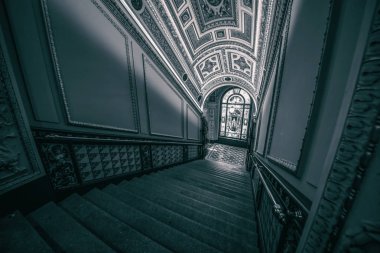 1885 yılında kurulan Prag Dekoratif Sanatlar Müzesi, mimar Josef Schulz'un tasarımlarından sonra 1897-1899 yılları arasında inşa edilmiş neo-Rönesans bir yapıda yer almaktadır. 1900 yılında birinci katta sergilerle açılmıştır. Müzenin zengin koleksiyonları