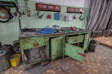 Centrum Mine, Çek Cumhuriyeti 'nde bulunan kapalı kahverengi bir kömür madeniydi. Maden operasyonu 2016 yılında Çek Cumhuriyeti son kahverengi kömür madeni olarak sona erdi. Madenin operasyonel binalarından bazıları, bir kültürel anıt olarak korunmaktadır 