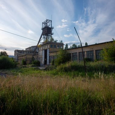 Centrum Mine, Çek Cumhuriyeti 'nde bulunan kapalı kahverengi bir kömür madeniydi. Maden operasyonu 2016 yılında Çek Cumhuriyeti son kahverengi kömür madeni olarak sona erdi. Madenin operasyonel binalarından bazıları, bir kültürel anıt olarak korunmaktadır 