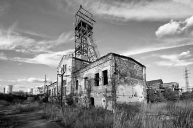 Centrum Mine, Çek Cumhuriyeti 'nde bulunan kapalı kahverengi bir kömür madeniydi. Maden operasyonu 2016 yılında Çek Cumhuriyeti son kahverengi kömür madeni olarak sona erdi. Madenin operasyonel binalarından bazıları, bir kültürel anıt olarak korunmaktadır 