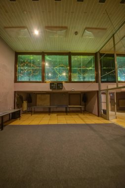 Büyük kışlalar, 1990'ların başına kadar prag hava savunmasının bir radar alanı ydı. Underground, 1980'lerde 71. 1985 ve 2003 yılları arasında, güvenlik