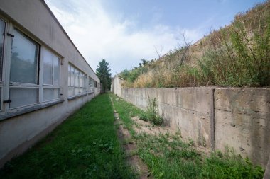 Büyük kışlalar, 1990'ların başına kadar prag hava savunmasının bir radar alanı ydı. Underground, 1980'lerde 71. 1985 ve 2003 yılları arasında, güvenlik