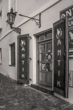 Prag Çek Cumhuriyeti, Avrupa Birliği ve Bohemya tarihsel başkenti 14 en büyük şehirde başkenti ve en büyük şehridir. Vltava Nehri üzerinde ülkenin batıda yer alan, şehrin yaklaşık 1,3 milyon ev peo idealdir