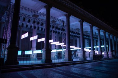 En ilginç mevcut teknolojileri Karlovy Vary'in eşsiz mimarisiyle birleştiren festivalin eşsiz konsepti.