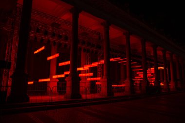 En ilginç mevcut teknolojileri Karlovy Vary'in eşsiz mimarisiyle birleştiren festivalin eşsiz konsepti.