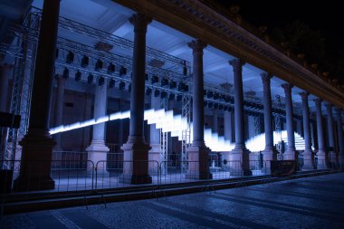 En ilginç mevcut teknolojileri Karlovy Vary'in eşsiz mimarisiyle birleştiren festivalin eşsiz konsepti.