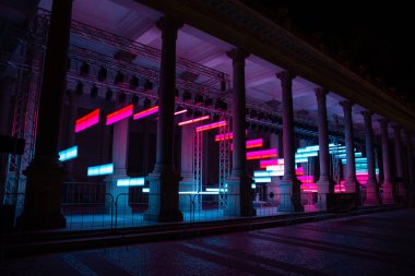 En ilginç mevcut teknolojileri Karlovy Vary'in eşsiz mimarisiyle birleştiren festivalin eşsiz konsepti.