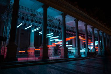 En ilginç mevcut teknolojileri Karlovy Vary'in eşsiz mimarisiyle birleştiren festivalin eşsiz konsepti.