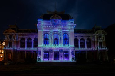 En ilginç mevcut teknolojileri Karlovy Vary'in eşsiz mimarisiyle birleştiren festivalin eşsiz konsepti.