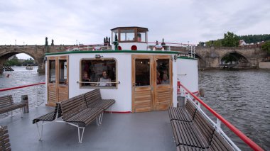 Vltava, Prag Vapur Şirketi'nin filosunu yenilemeye karar verdiği 1940 yılından beri faaliyettedir. II. Dünya Savaşı'ndan sonra toplamda 17 buharlı tekne vardı ama zaman geçtikçe çürüdüler ve çoğu bir kenara bırakıldı. Sadece iki tanesi sti vardır