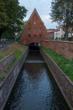 Açık Ev Uluslararası Mimarlık ve Tasarım Festivali iyi tasarlanmış bir alana kapı açıyor. Yılın bir haftasonu boyunca özel dairelerin, ticari alanların ve kamu kuruluşlarının en ilginç iç mekanlarına ücretsiz erişim sağlıyoruz.