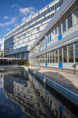 Çetin binası, Prag 'ın Zizkov kentinde, Olany Mezarlığı yakınlarındaki bir bina. 1979 yılında Merkezi Haberleşme Binası olarak inşa edildi.. 