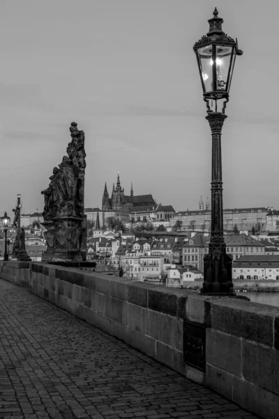 Karlův Most Historický Most Který Překračuje Vltavu Praze Její Stavba — Stock fotografie