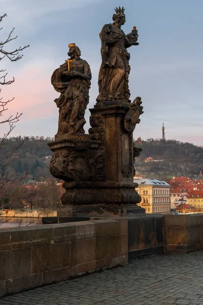 Charles Bridge Uma Ponte Histórica Que Atravessa Rio Vltava Praga — Fotografia de Stock