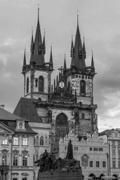Tnの前の神の母教会は 多くの場合 Tnの前に私たちの女性の教会として翻訳 ゴシック様式の教会とプラハの旧市街の支配的な機能 チェコ共和国 — ストック写真