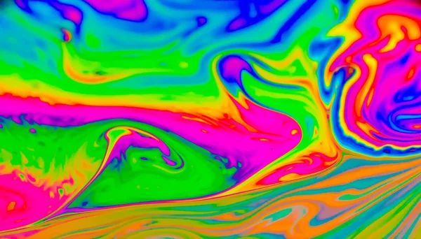 由肥皂 泡泡或油制成的彩虹色可以用作背景 — 图库照片